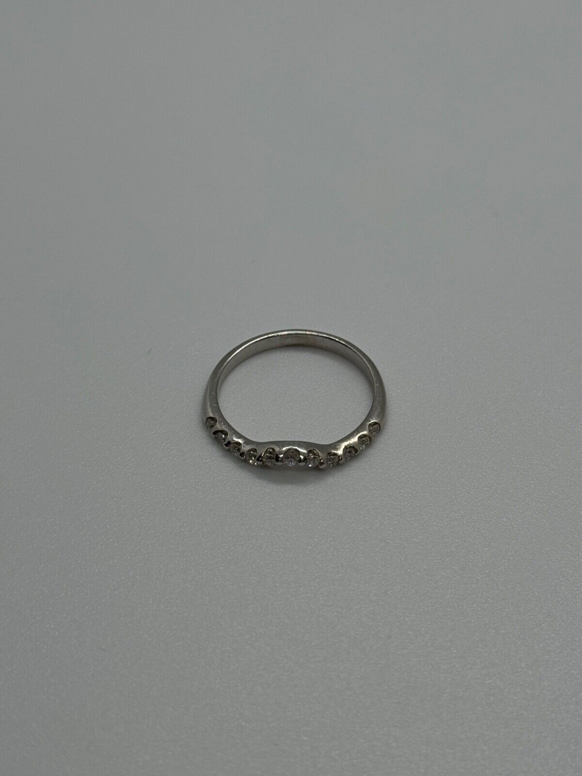 18K WHITE GOLD  DIAMONDS  RING SIZE 6