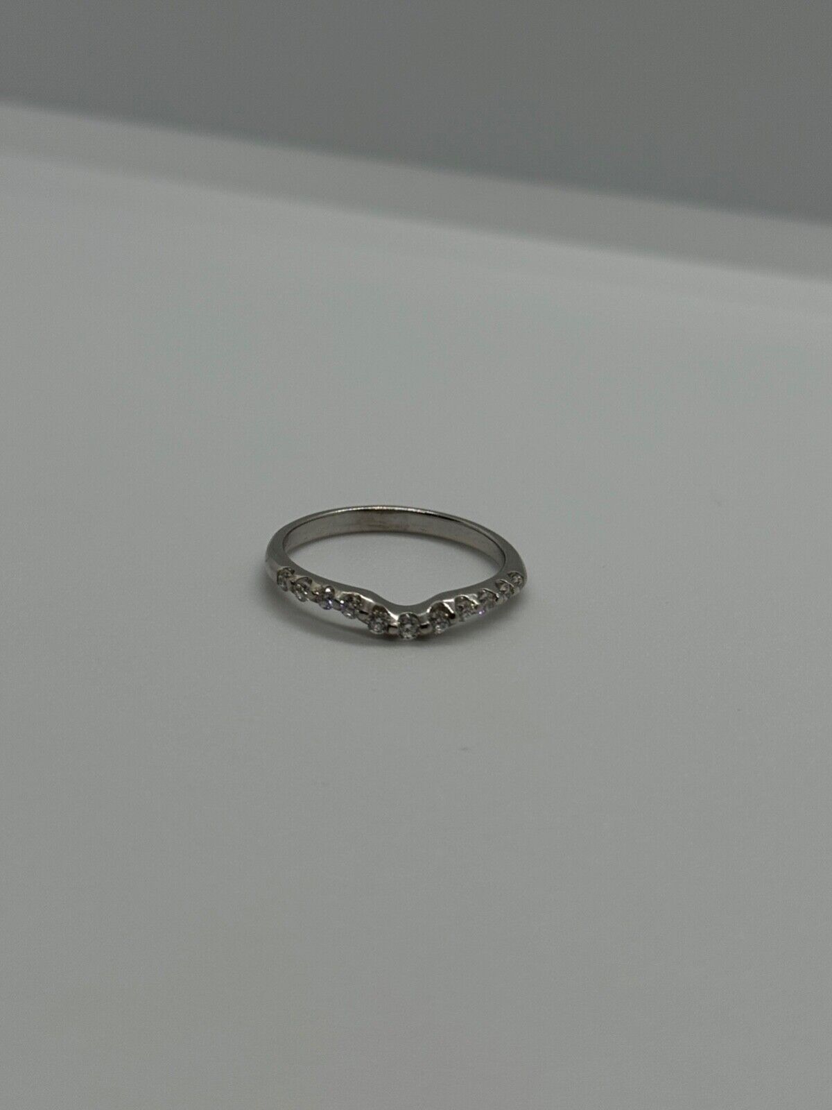 18K WHITE GOLD  DIAMONDS  RING SIZE 6