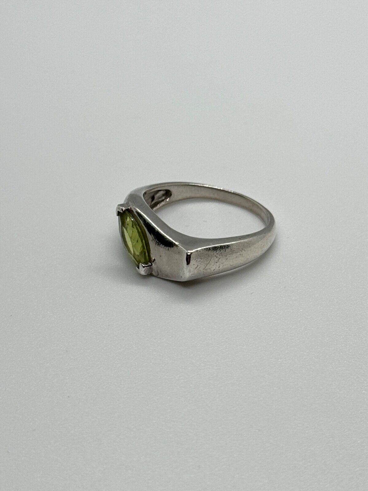 925 STERLING SILVER PERIDOT RING SIZE 8