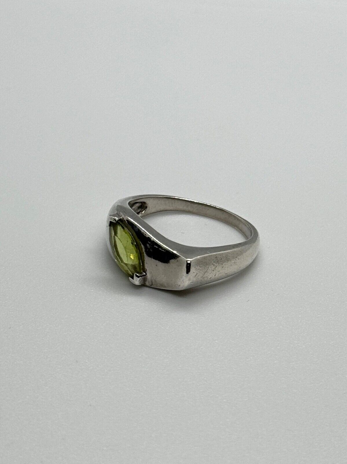 925 STERLING SILVER PERIDOT RING SIZE 8