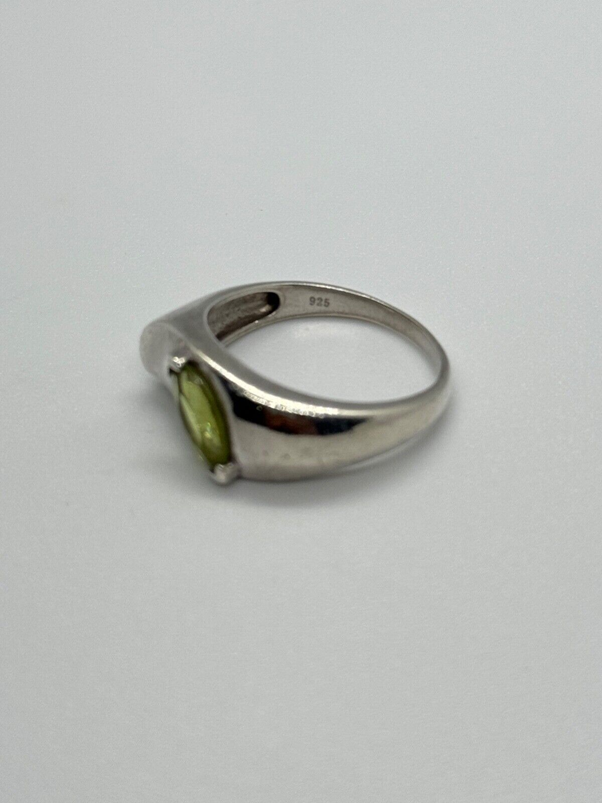 925 STERLING SILVER PERIDOT RING SIZE 8