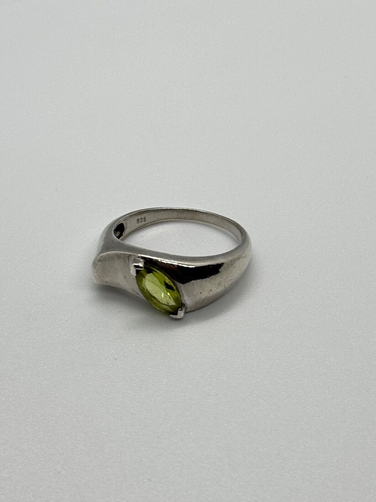 925 STERLING SILVER PERIDOT RING SIZE 8