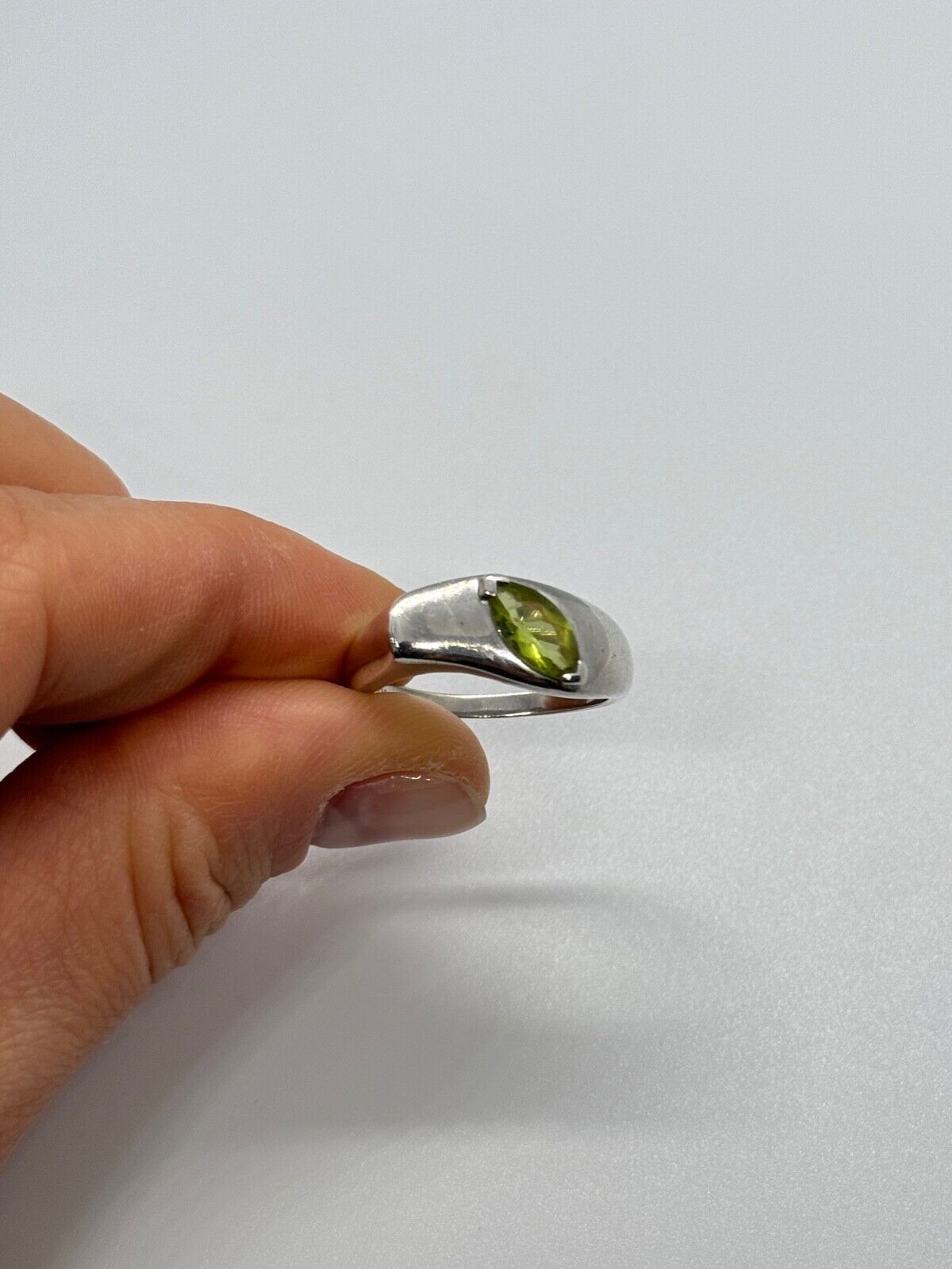 925 STERLING SILVER PERIDOT RING SIZE 8