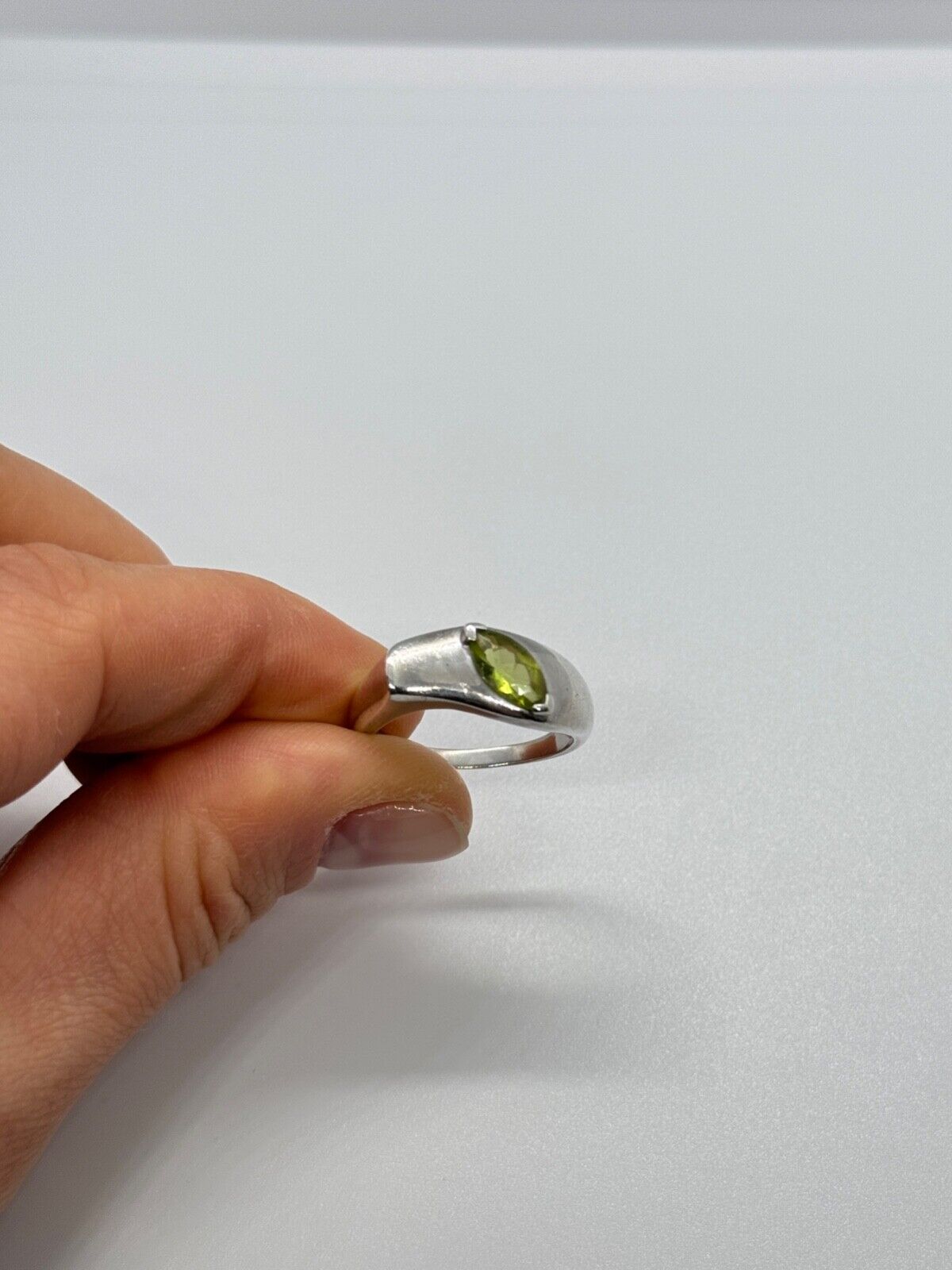 925 STERLING SILVER PERIDOT RING SIZE 8