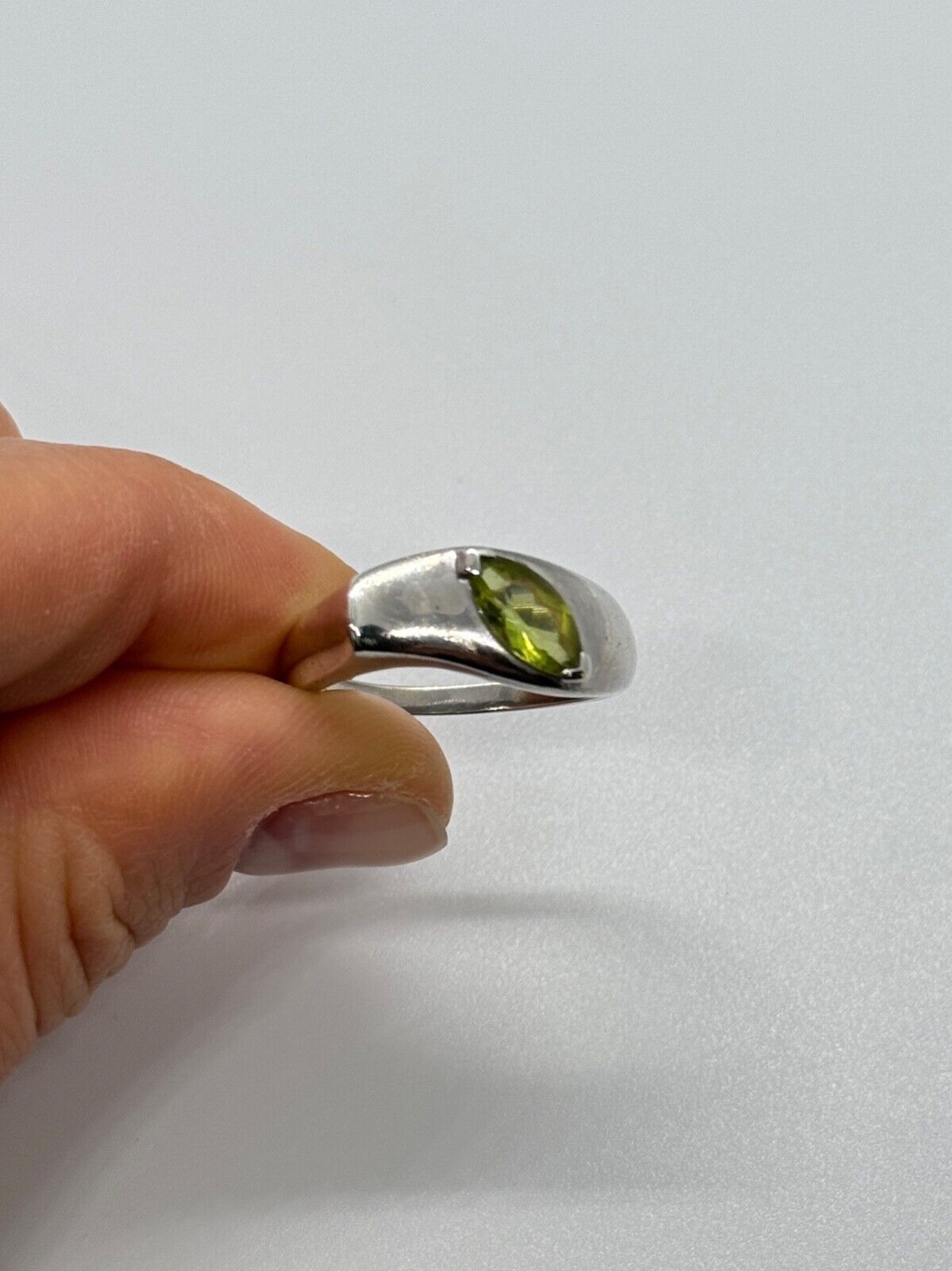 925 STERLING SILVER PERIDOT RING SIZE 8