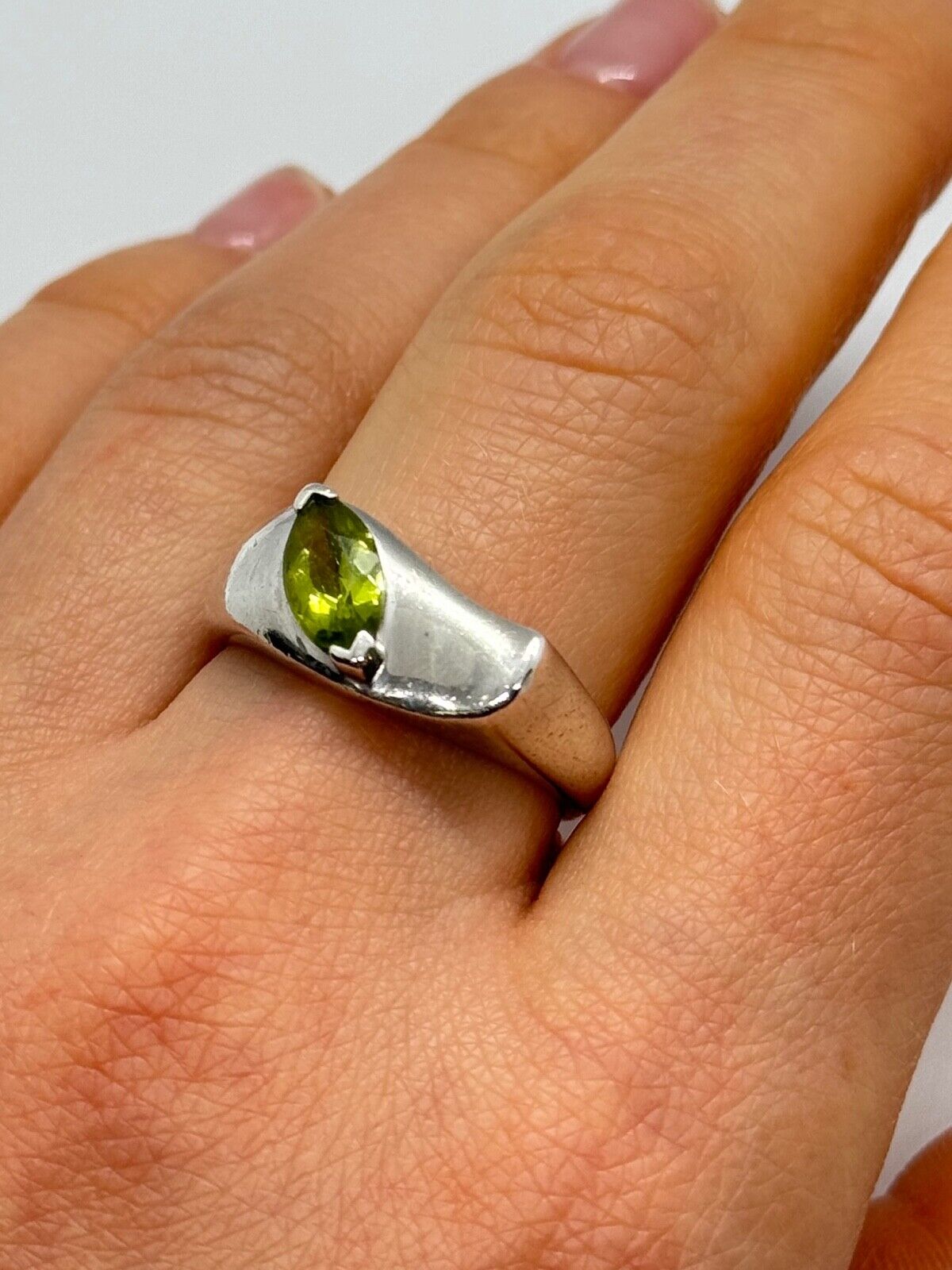 925 STERLING SILVER PERIDOT RING SIZE 8