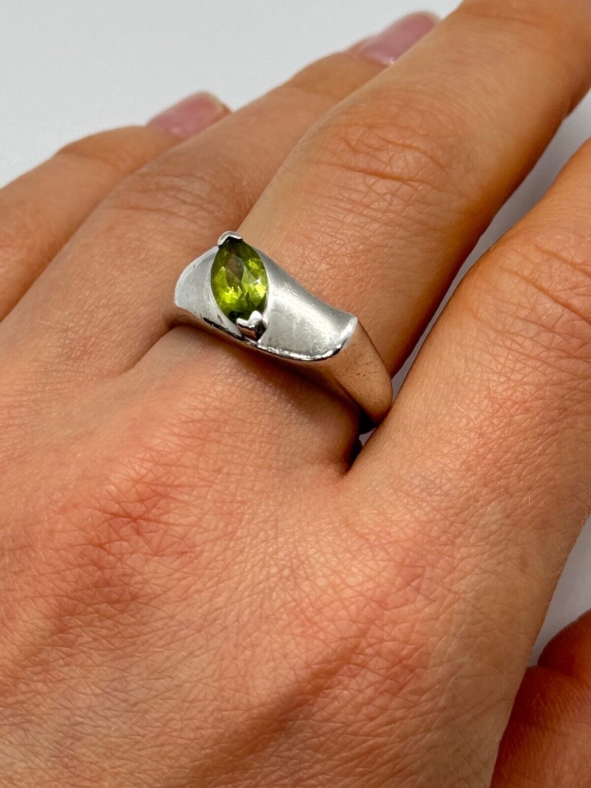 925 STERLING SILVER PERIDOT RING SIZE 8