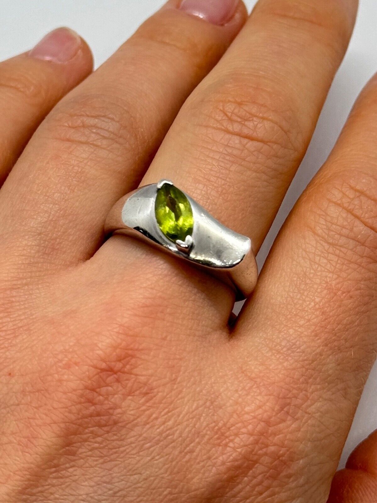 925 STERLING SILVER PERIDOT RING SIZE 8