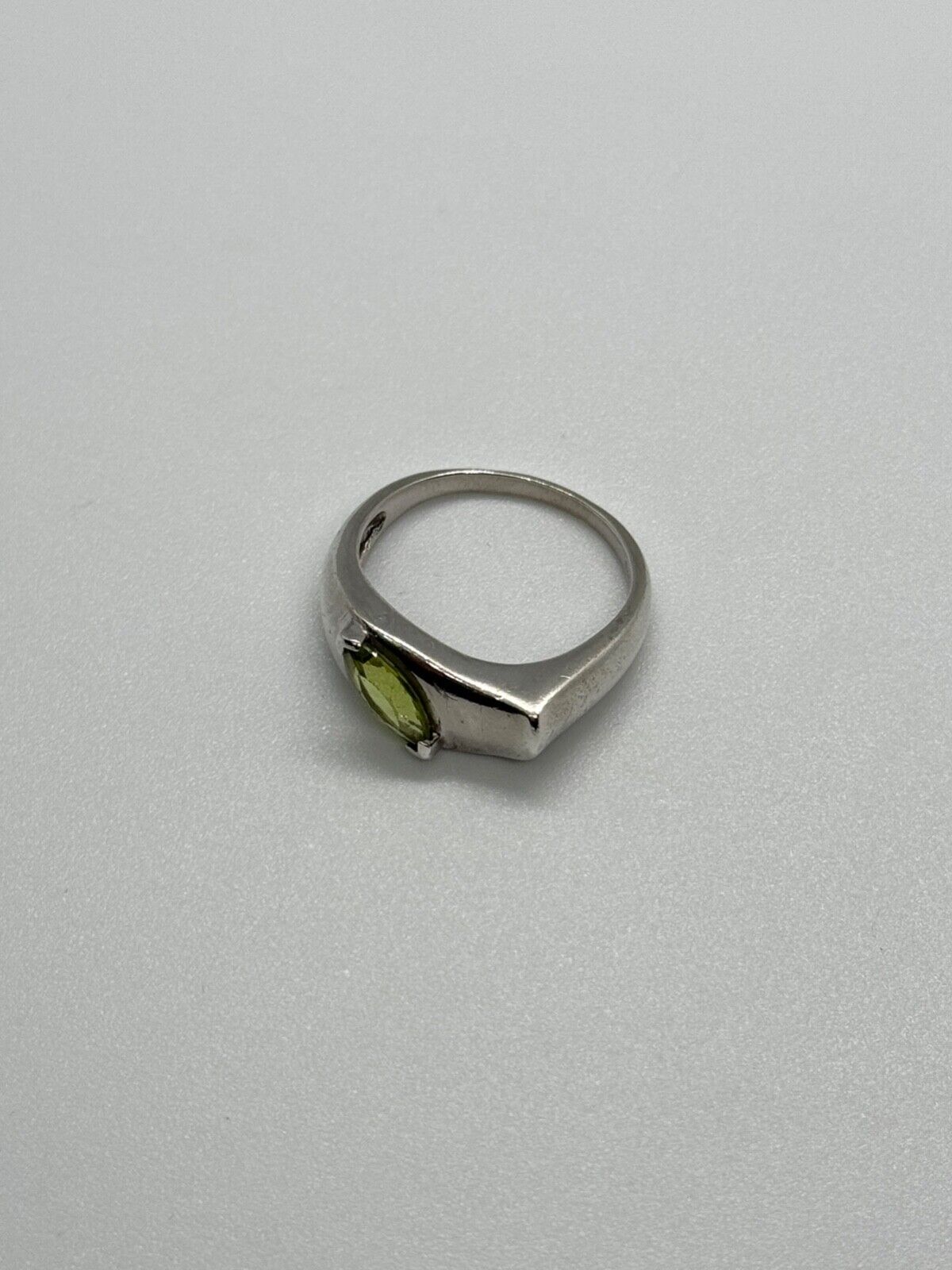 925 STERLING SILVER PERIDOT RING SIZE 8