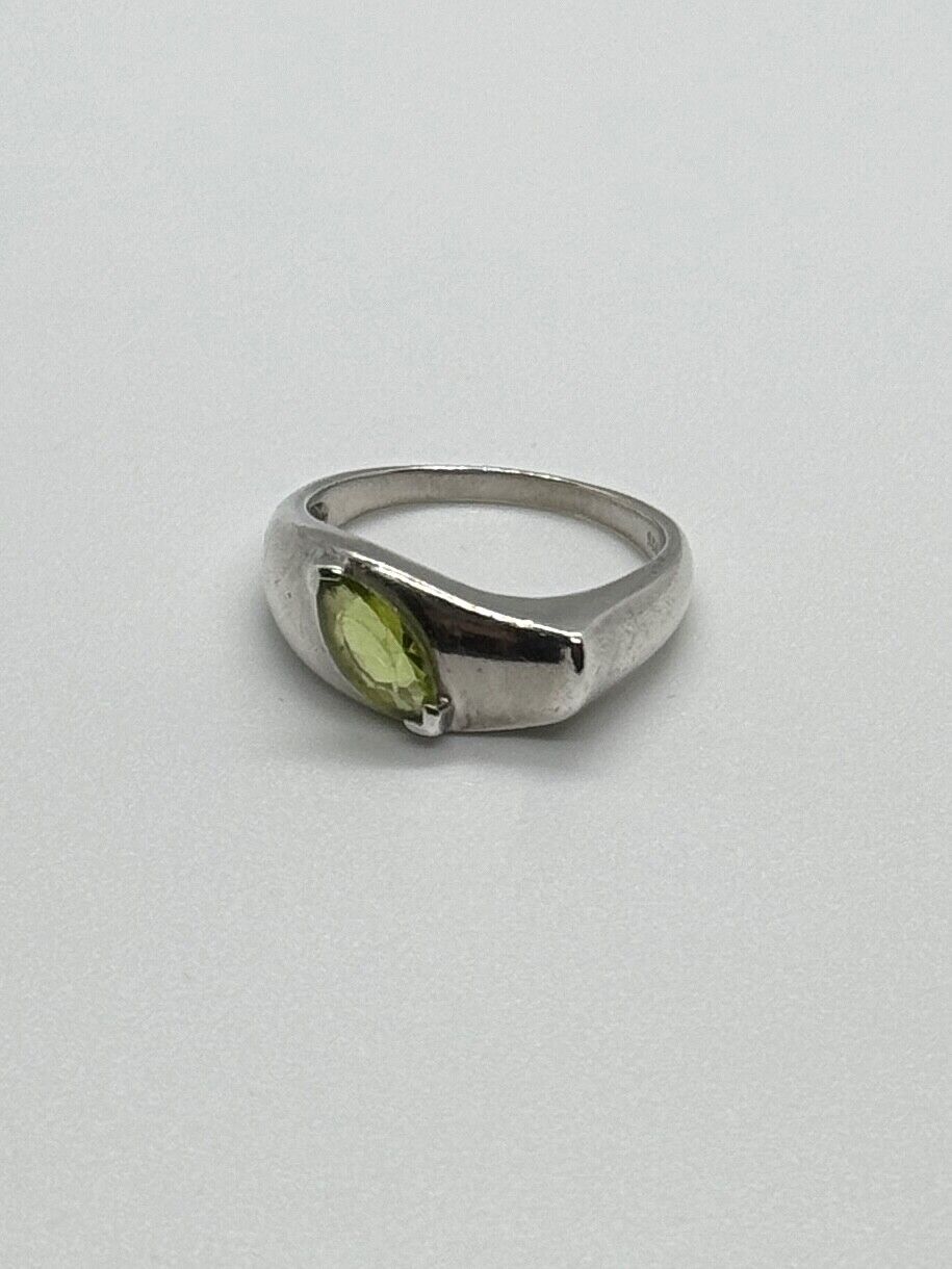 925 STERLING SILVER PERIDOT RING SIZE 8