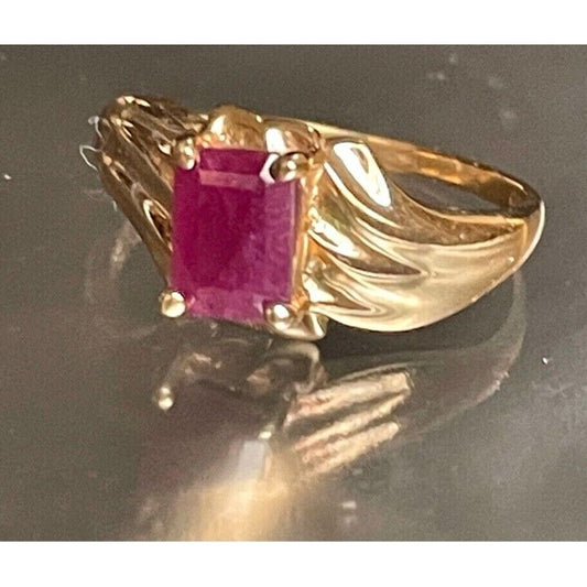 YELLOW GOLD AND EMERALD CUT RUBY RING SIZE 8 SKY