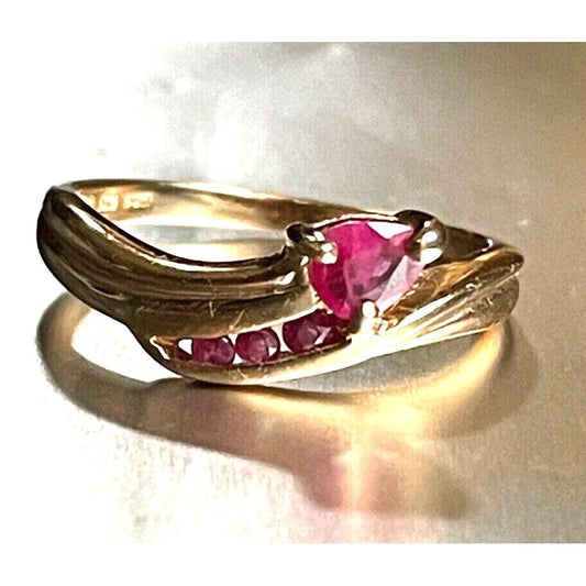 YELLOW GOLD AND RUBY RING SIZE 4.75 SKY