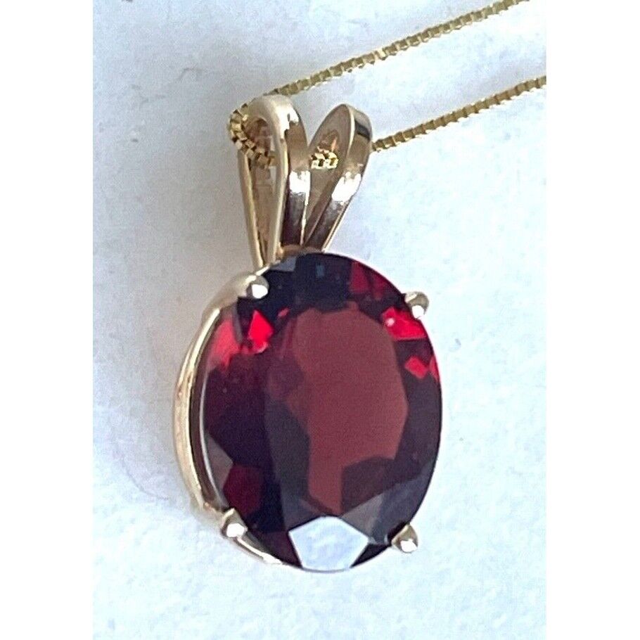 14K YELLOW GOLD  AND ALMANDINE GARNET PENDANT NECKLACE SKY