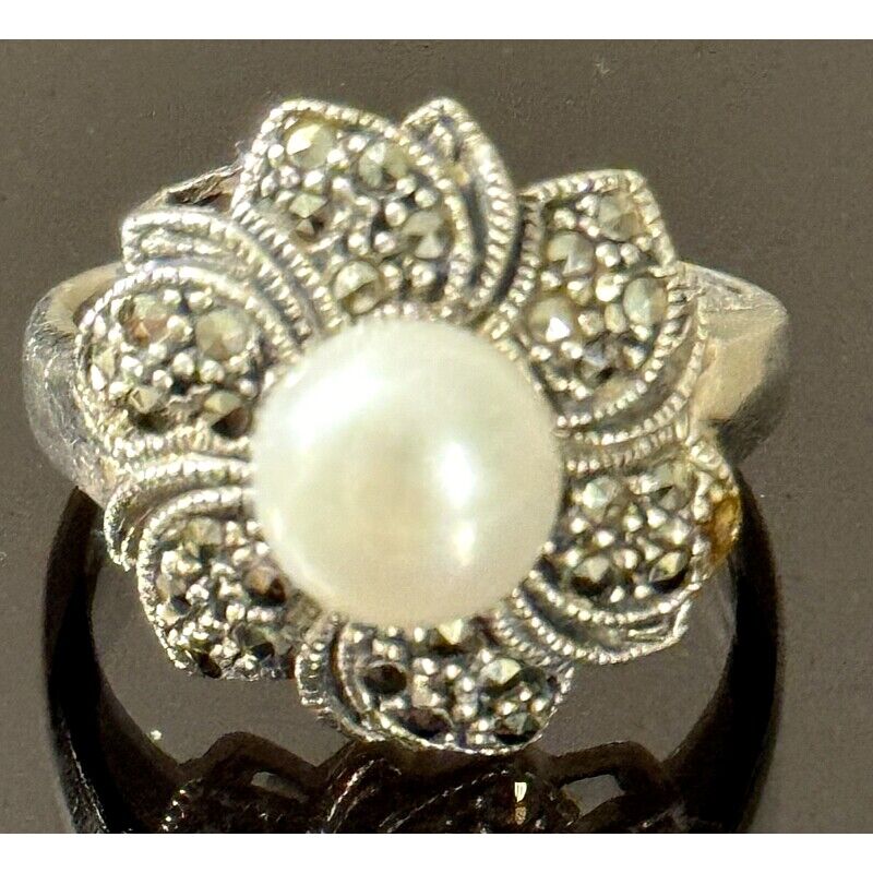 925 STERLING SILVER PEARL AND MARCASITES RING SIZE 8 SKY