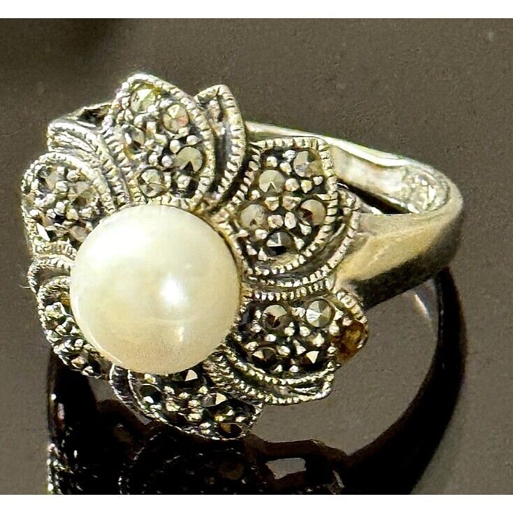 925 STERLING SILVER PEARL AND MARCASITES RING SIZE 8 SKY