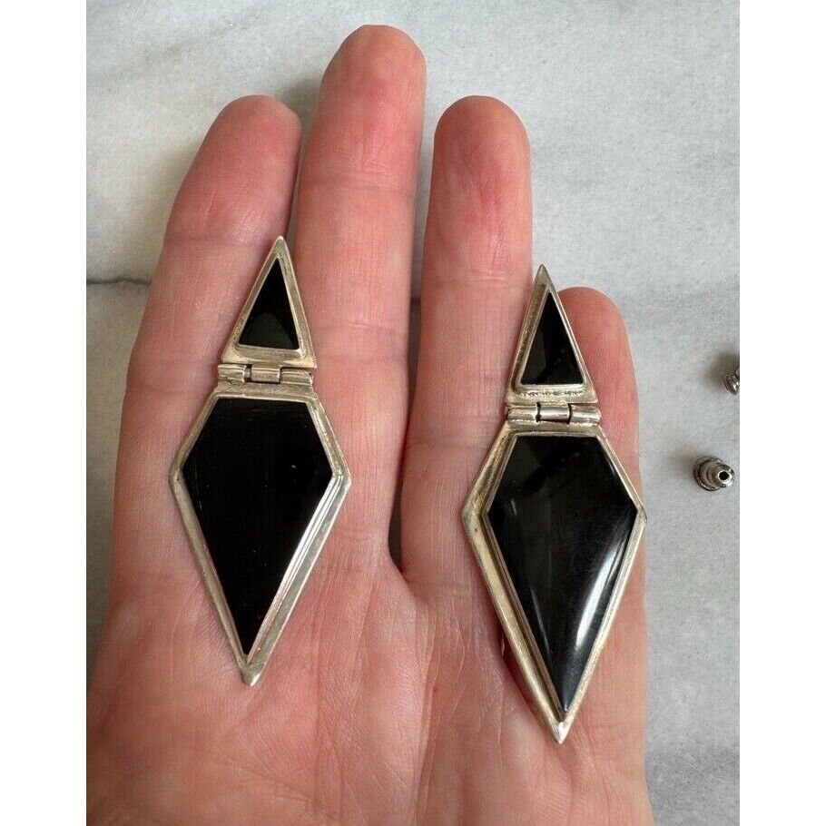 925 STERLING SILVER AND ONYX GEOMETRIC DESIGN EARRINGS SKY