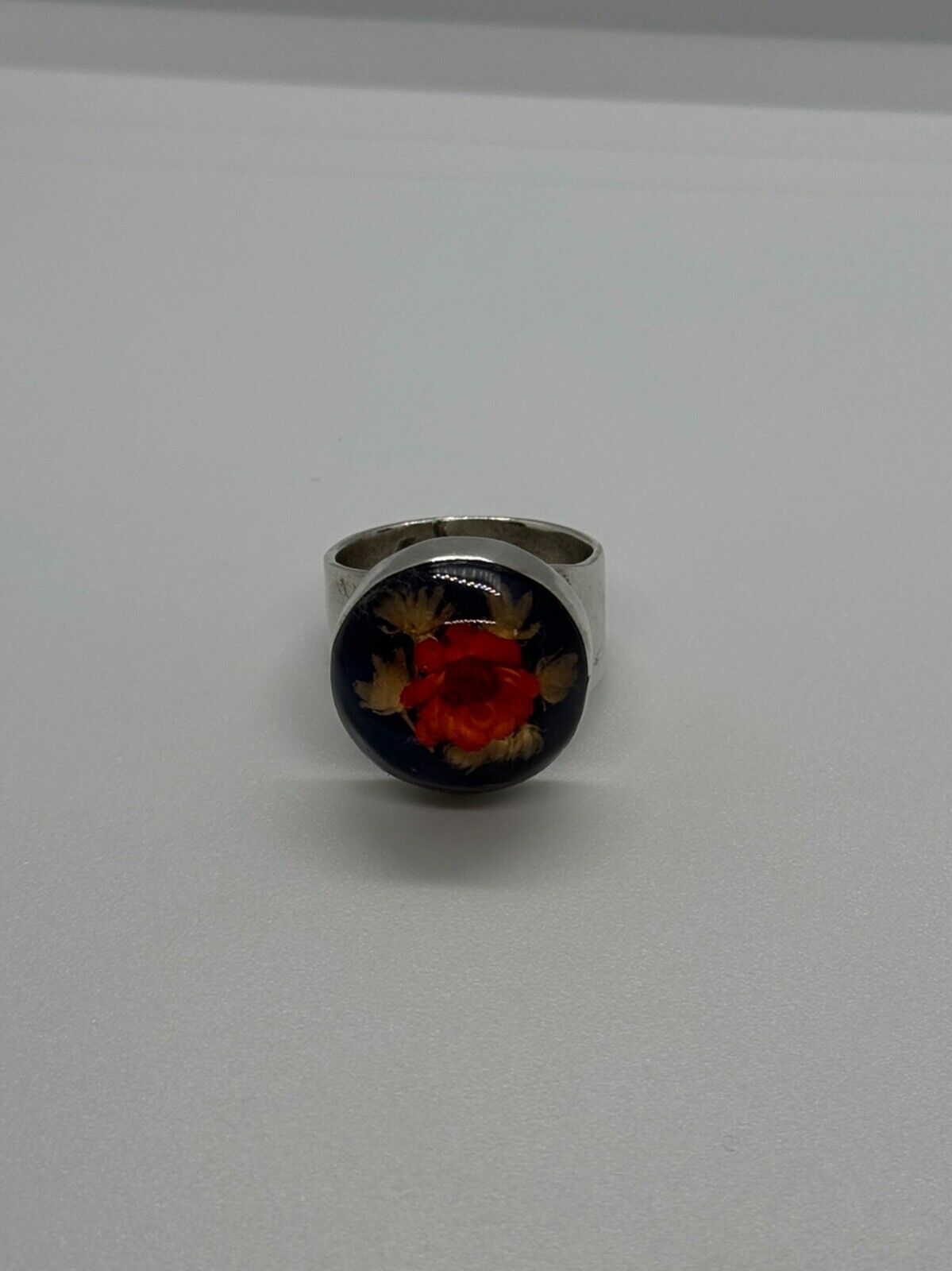 925 STERLING SILVER LUCITE  WITH ENCASED DRIED FLOWERS RING SIZE 8