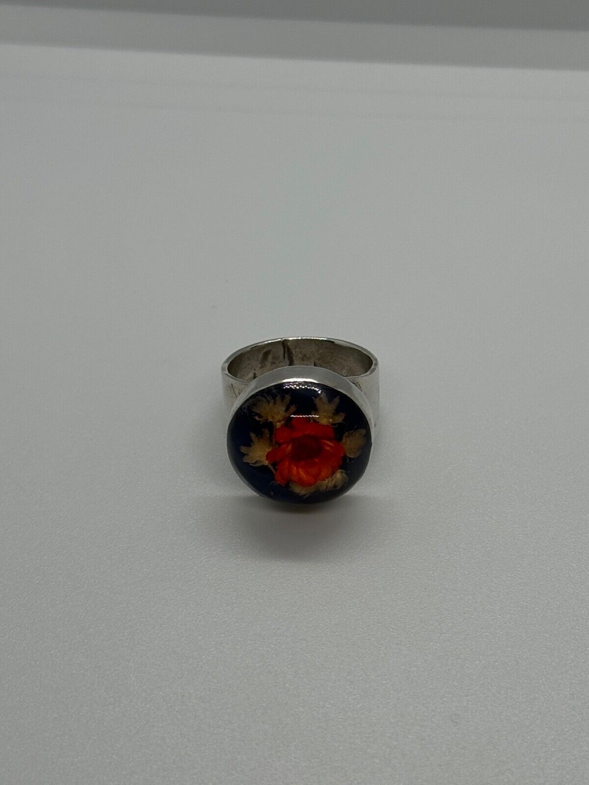 925 STERLING SILVER LUCITE  WITH ENCASED DRIED FLOWERS RING SIZE 8