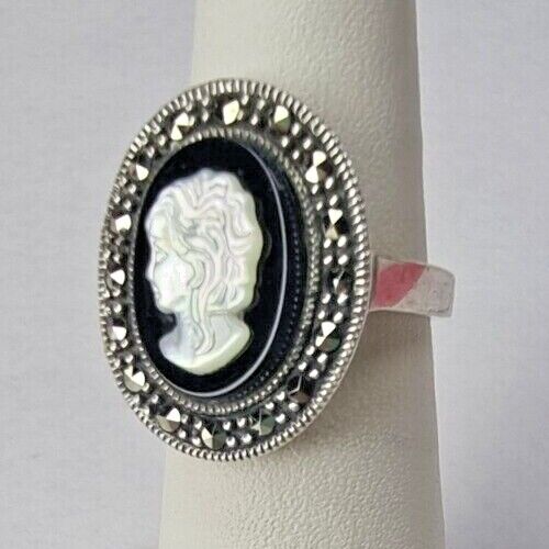 925 STERLING SILVER MOTHER OF PEARL AND ONYX CAMEO RING SIZE 5 SKY