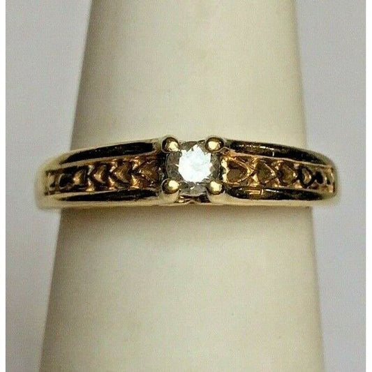 YELLOW GOLD & DIAMOND SOLITAIRE RING. SIZE 5.25 SKY