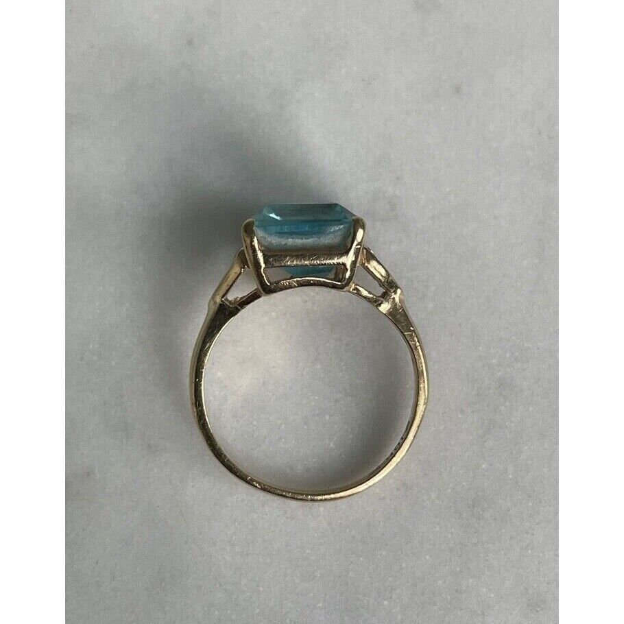 YELLOW GOLD AND BLUE 4 CARAT TOPAZ RING SIZE 6 SKY