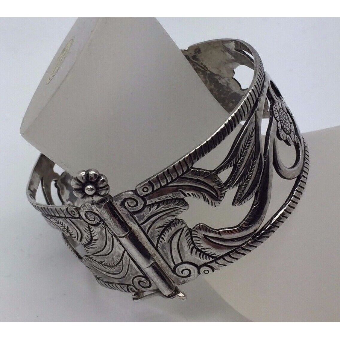 VIVAC 950 STERLING SILVER CUT - OUT BANGLE BRACELET.PERU SKY