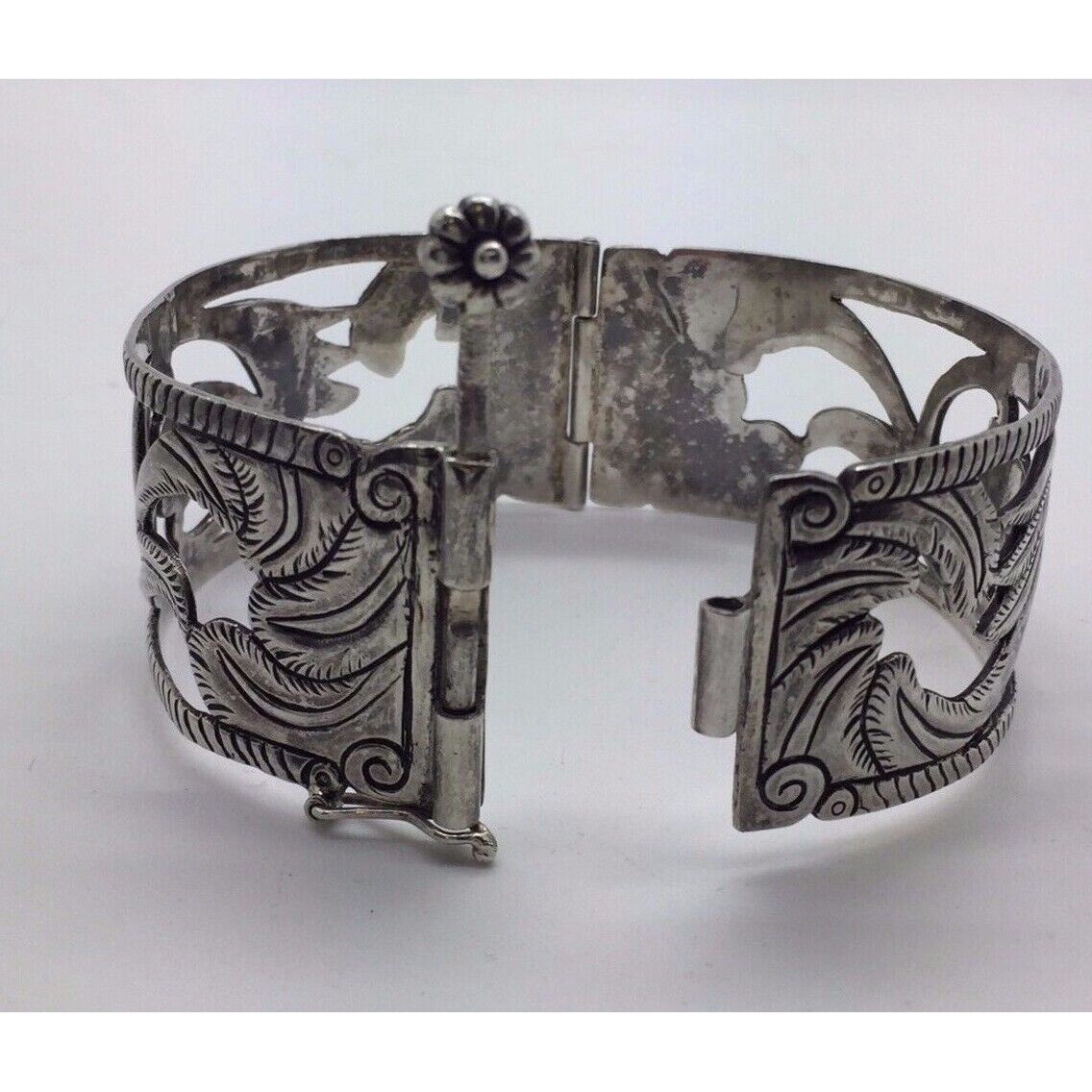 VIVAC 950 STERLING SILVER CUT - OUT BANGLE BRACELET.PERU SKY