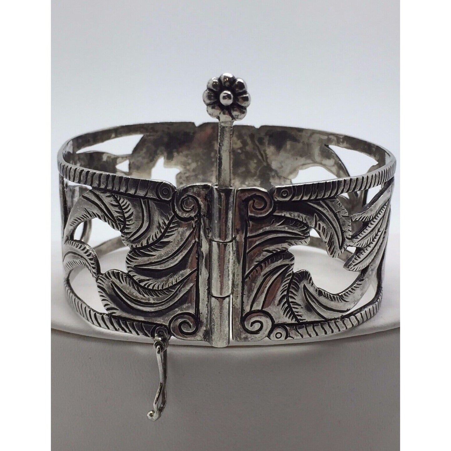 VIVAC 950 STERLING SILVER CUT - OUT BANGLE BRACELET.PERU SKY