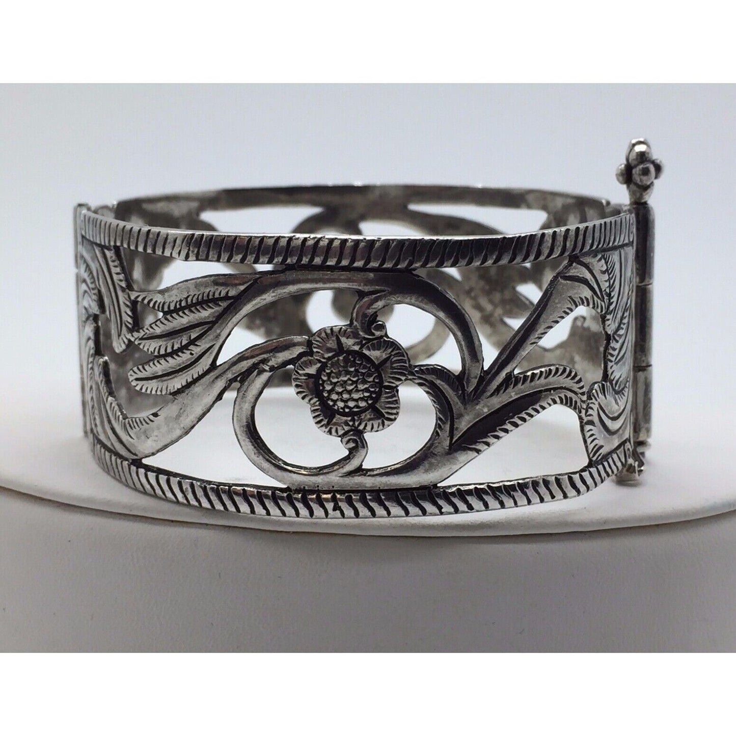 VIVAC 950 STERLING SILVER CUT - OUT BANGLE BRACELET.PERU SKY