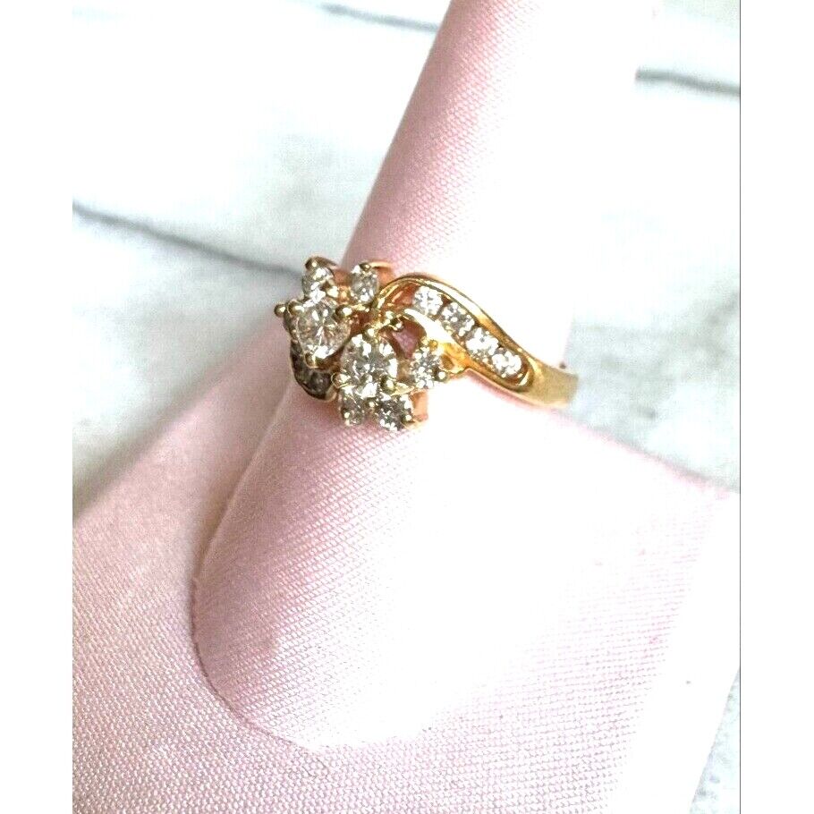 14K YELLOW GOLD AND DIAMOND RING SIZE 8.5 SKY