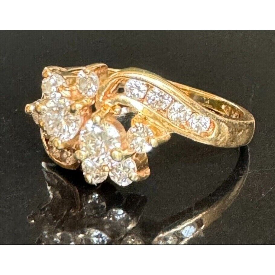 14K YELLOW GOLD AND DIAMOND RING SIZE 8.5 SKY