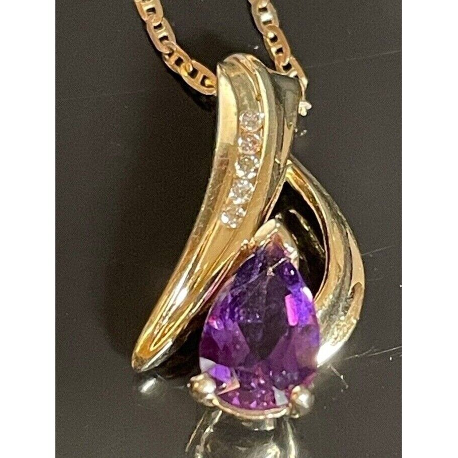 YELLOW GOLD  AMETHYST AND DIAMOND PENDANT NECKLACE SKY