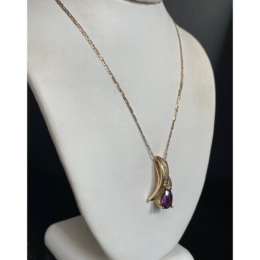 YELLOW GOLD  AMETHYST AND DIAMOND PENDANT NECKLACE SKY