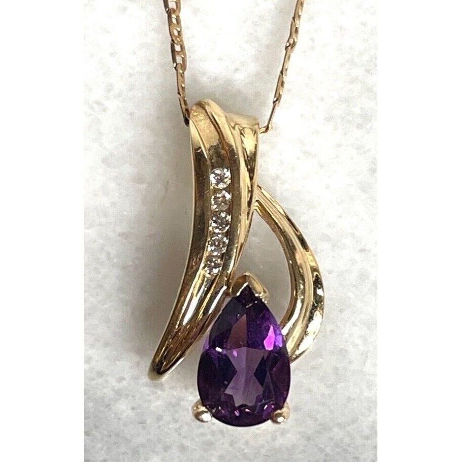 YELLOW GOLD  AMETHYST AND DIAMOND PENDANT NECKLACE SKY