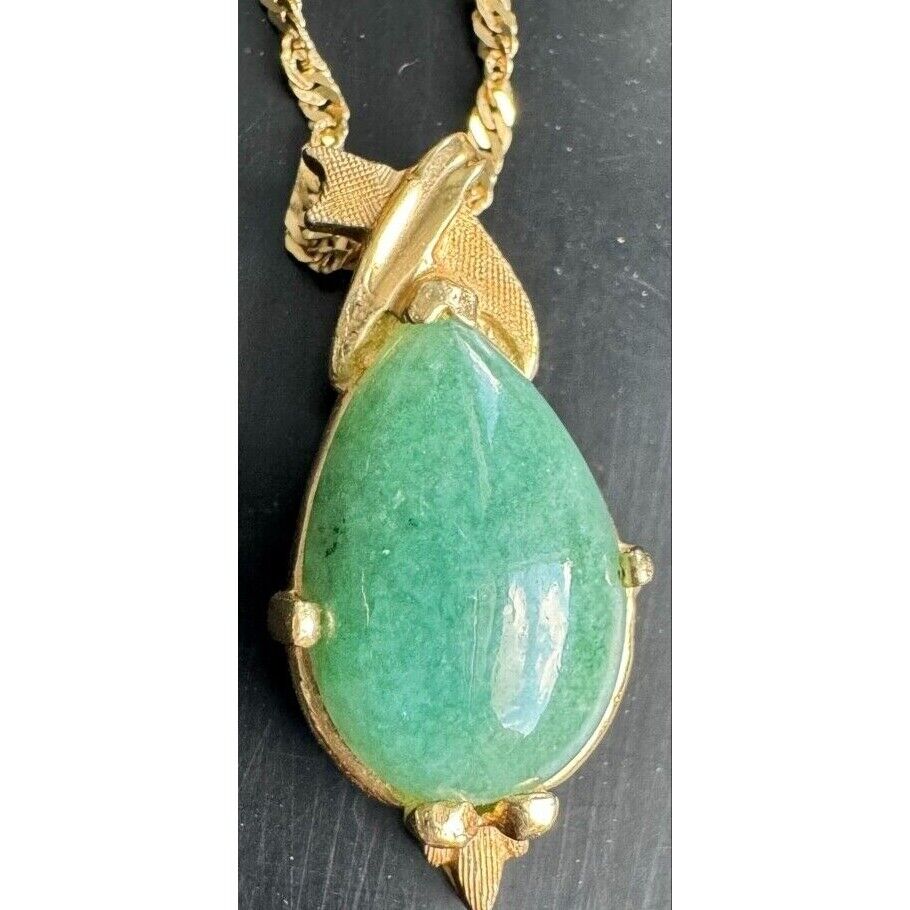 14K YELLOW GOLD  AND GREEN JADE NECKLACE PENDANT SKY