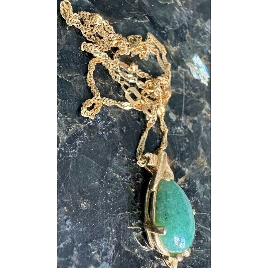 14K YELLOW GOLD  AND GREEN JADE NECKLACE PENDANT SKY