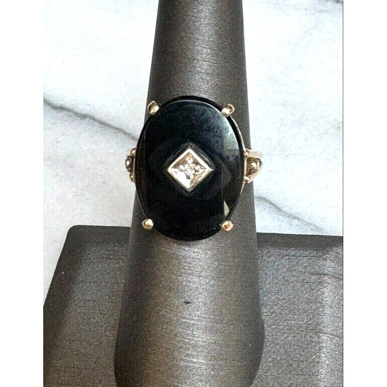 YELLOW GOLD  ONYX AND DIAMOND RING SIZE 6 SKY