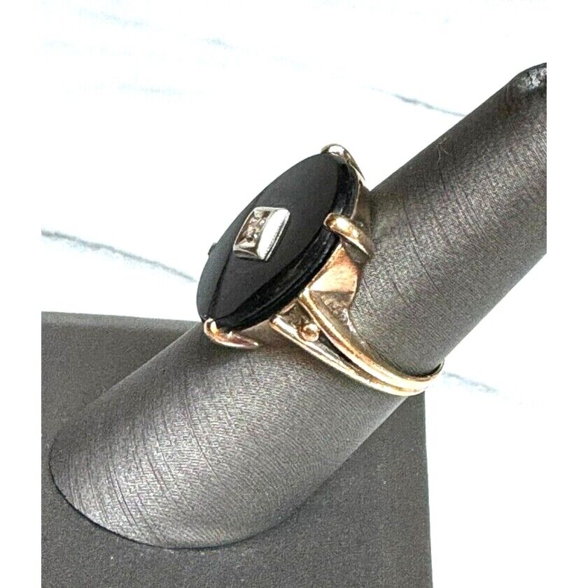 YELLOW GOLD  ONYX AND DIAMOND RING SIZE 6 SKY