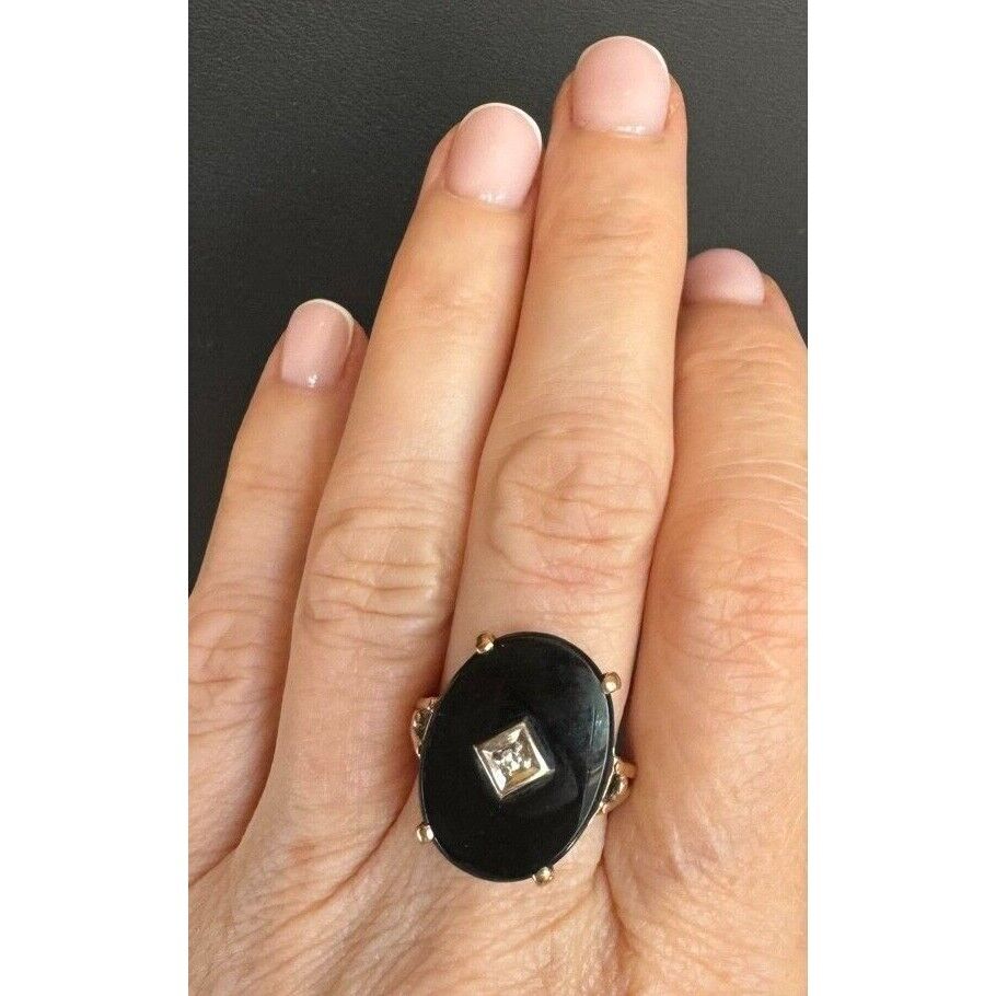 YELLOW GOLD  ONYX AND DIAMOND RING SIZE 6 SKY