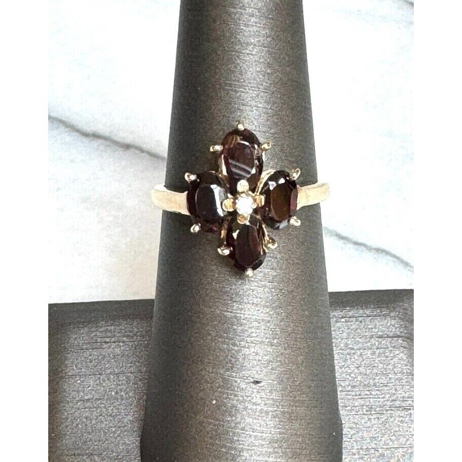 14K YELLOW GOLD  GARNET AND DIAMOND RING SIZE 6 SKY