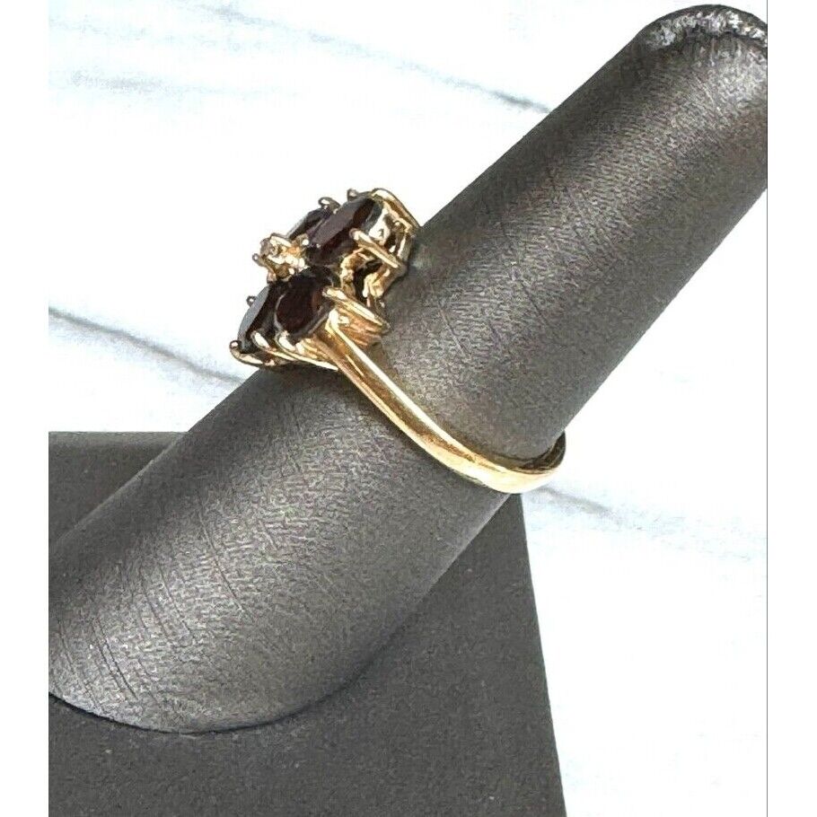 14K YELLOW GOLD  GARNET AND DIAMOND RING SIZE 6 SKY