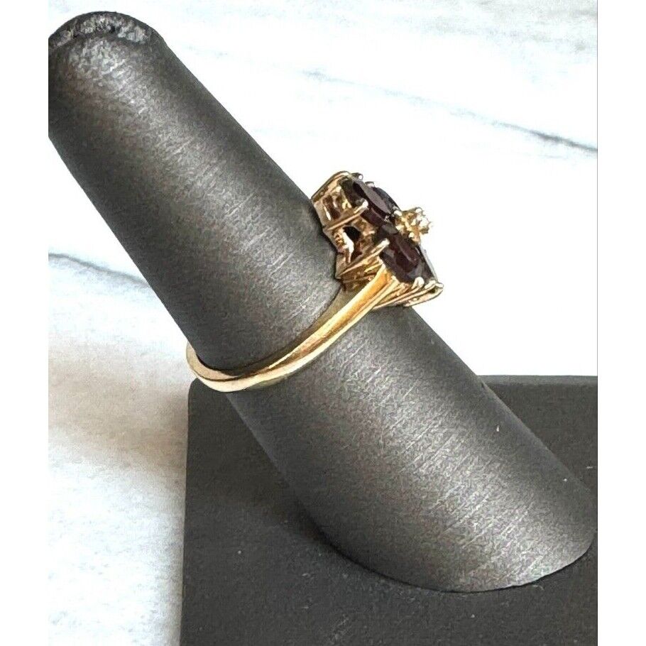 14K YELLOW GOLD  GARNET AND DIAMOND RING SIZE 6 SKY