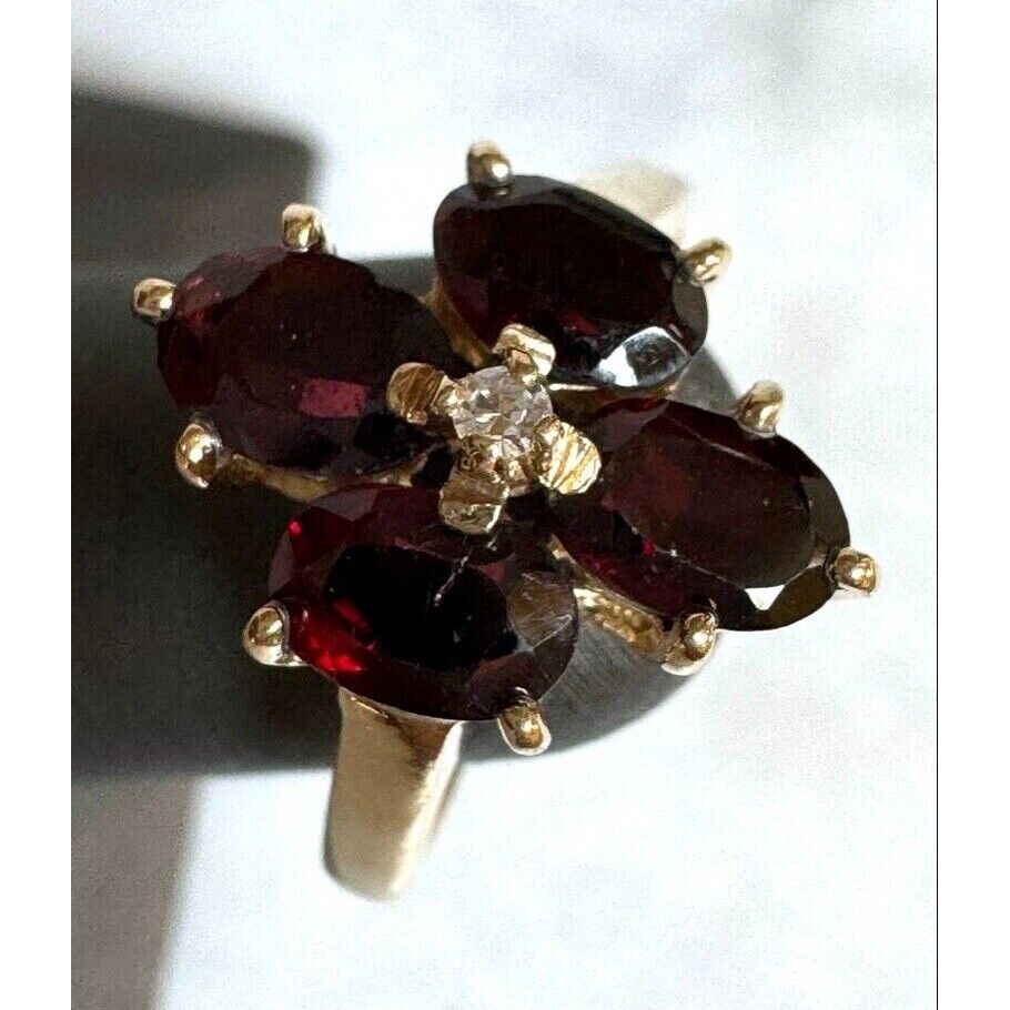 14K YELLOW GOLD  GARNET AND DIAMOND RING SIZE 6 SKY