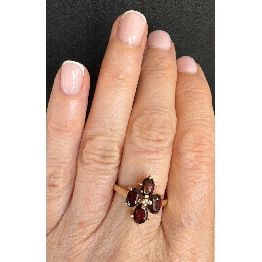 14K YELLOW GOLD  GARNET AND DIAMOND RING SIZE 6 SKY