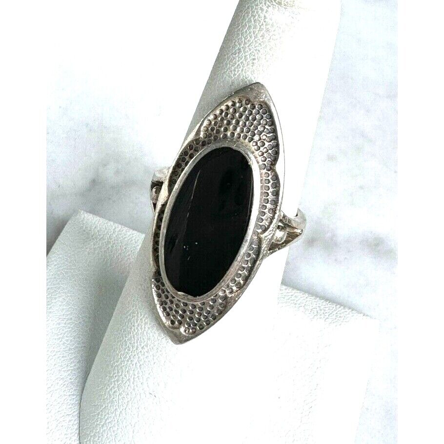 925 STERLING SILVER AND ONYX RING SIZE 6.5 SKY