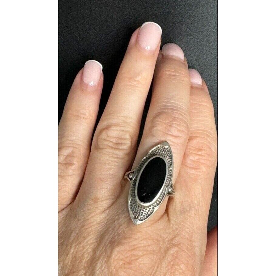 925 STERLING SILVER AND ONYX RING SIZE 6.5 SKY