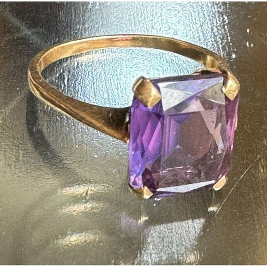 YELLOW GOLD AND PURPLE SAPPHIRE RING SIZE 8.5 SKY