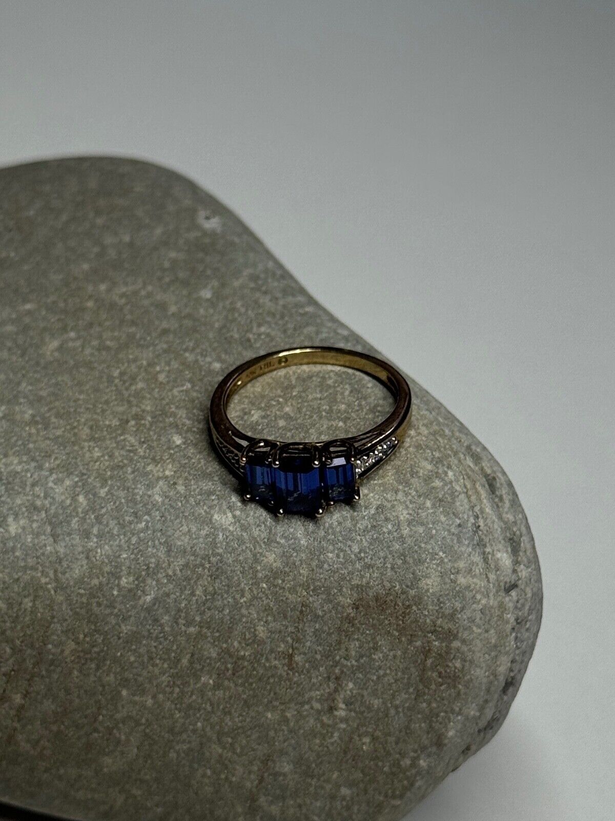 10K YELLOW GOLD SAPPHIRE & DIAMONDS RING SIZE 6