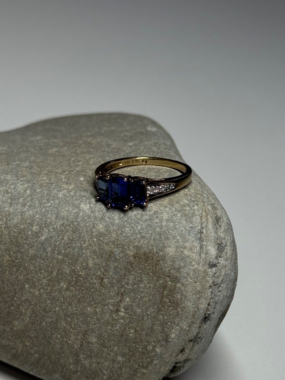 10K YELLOW GOLD SAPPHIRE & DIAMONDS RING SIZE 6