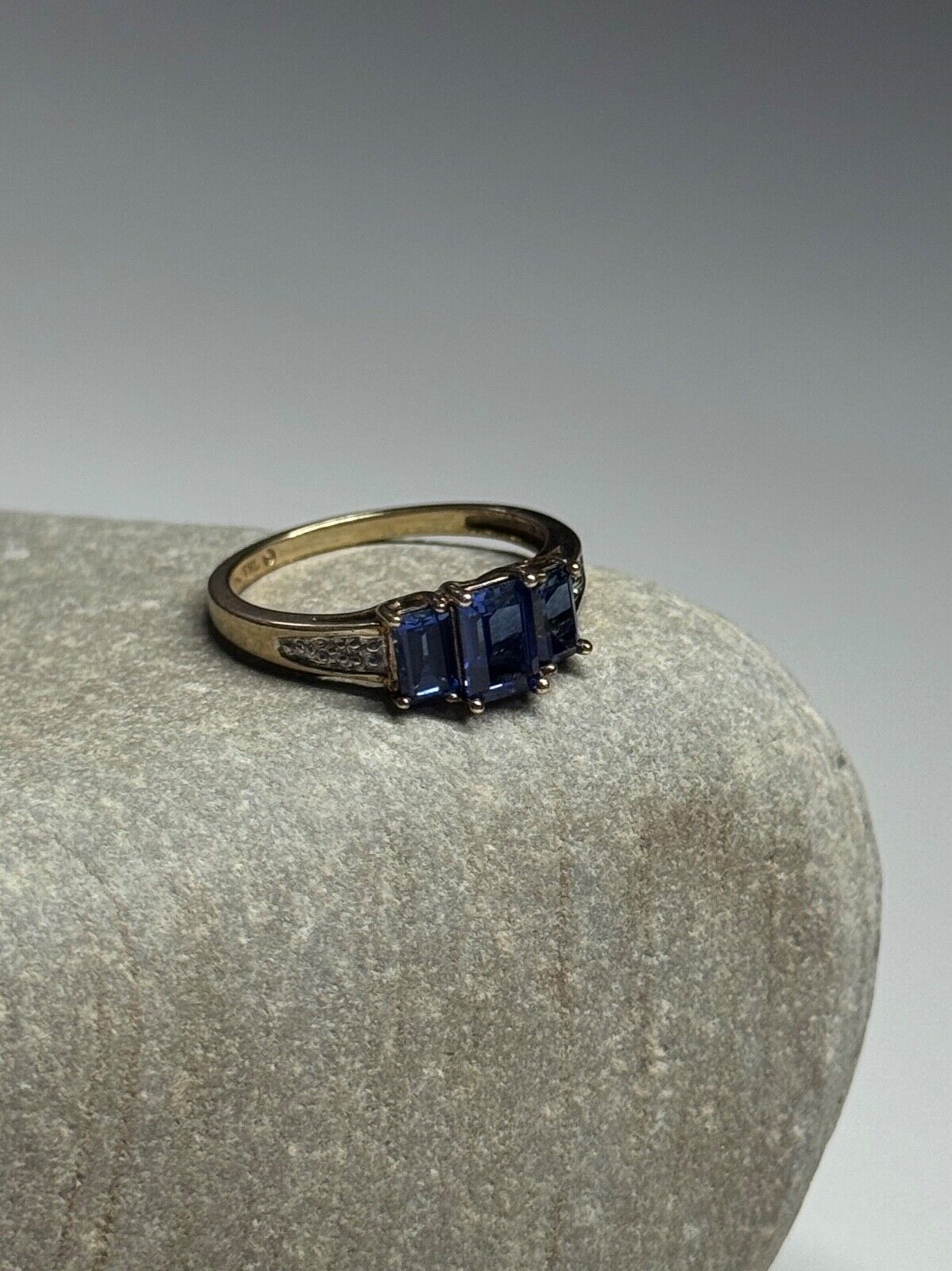 10K YELLOW GOLD SAPPHIRE & DIAMONDS RING SIZE 6